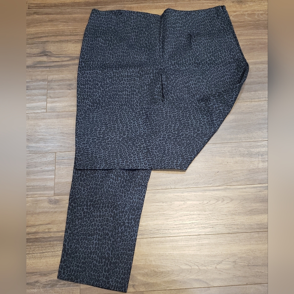 ​Time and Tru Gray Black Leopard Print Skinny Pants 20 Side Zip 4-Way Stretch